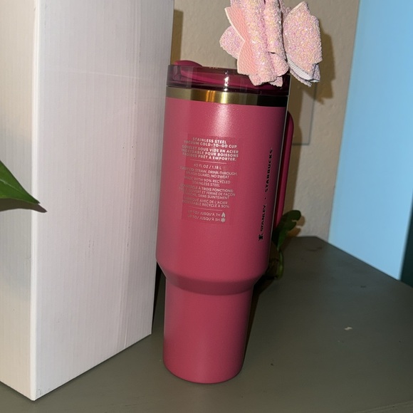 Stanley x starbucks Pink Tumbler with Glitter Bow - Picture 4 of 5